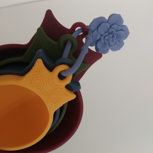 A baker's delight! Silicone measuring cups | Vibrant earthy tones | Kitc… - Picture 9 of 9